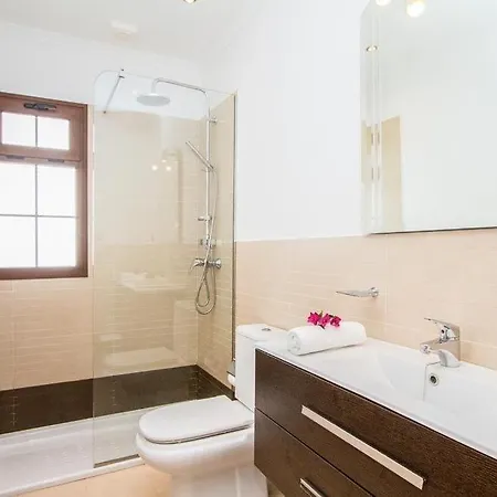Villa Puerto Del Carmen Sleeps 8 Pool Air Con Wifi