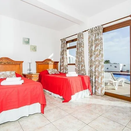 Villa Puerto Del Carmen Sleeps 8 Pool Air Con Wifi Puerto del Carmen (Lanzarote)